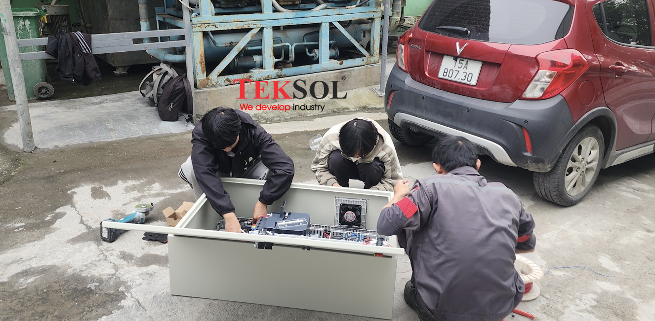 Lắp đặt tủ điều khiển PLC tại nhà máy