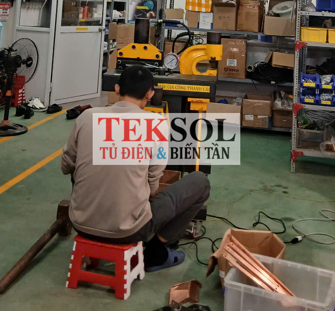 Gia công thanh cái tủ điện