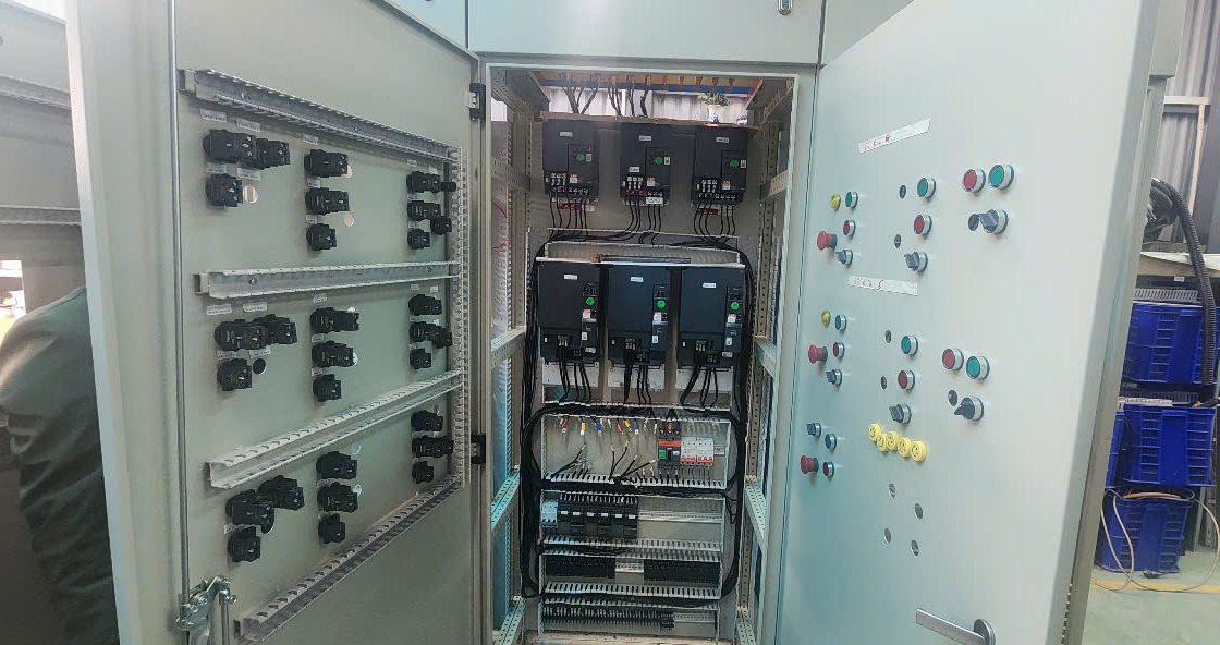 tủ điều khiển 3 pha