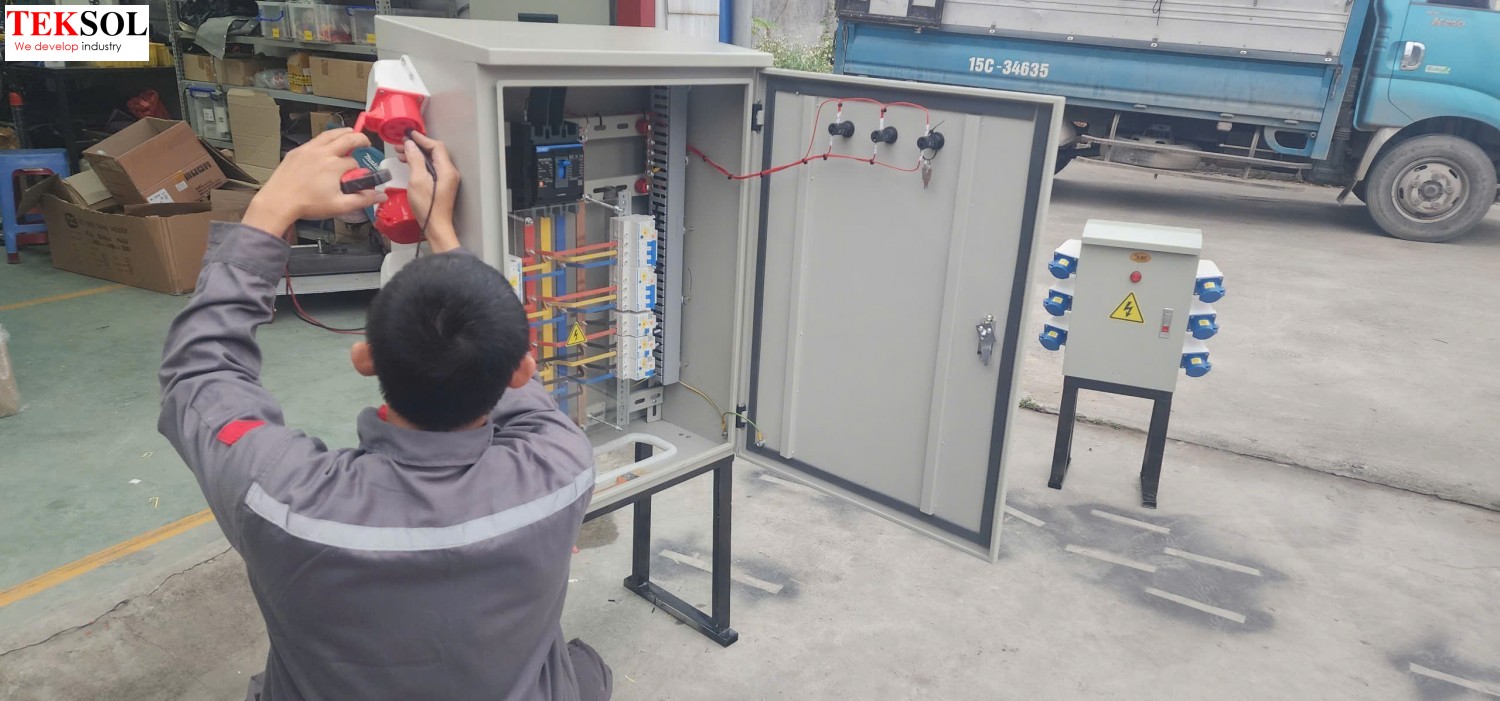 Tủ Điện Thi Công Ngoài Trời 1 Pha IP67 – MCCB 63A, 6 Ổ Công Nghiệp 16A, Áp Chống Giật 32A
